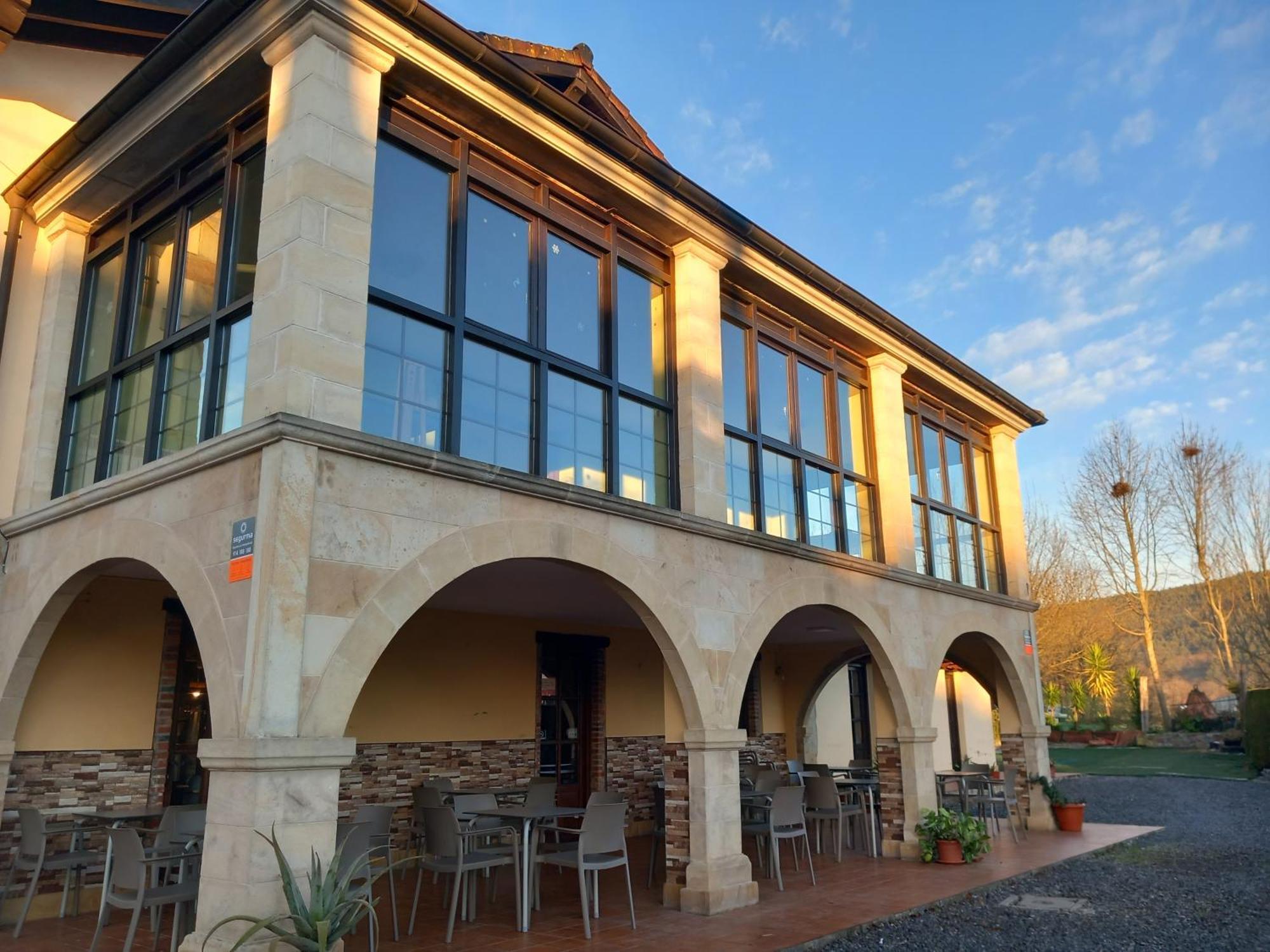 Hosteria Rio Negro Barcena de Cicero Exterior photo